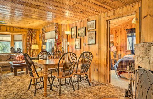 California Retreat with Deck, Fire Pit and Grill! - Foto 6