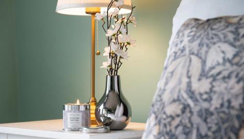 Victorian 2 Bedroom Flat, King Beds, Free WiFi, Near Shops & Transport, E17 - Foto 2