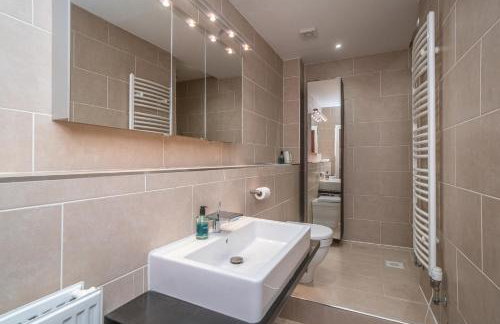 Georgian Elegance with Patio Garden West End - Pass the Keys - Foto 25