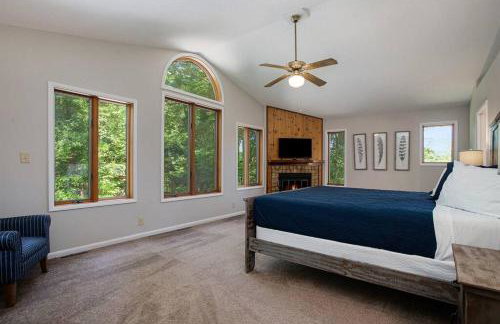 Smitten in da Mitten - 18 acres, Arcades, High Spd Web, Hot Tub, Pond! - Foto 8