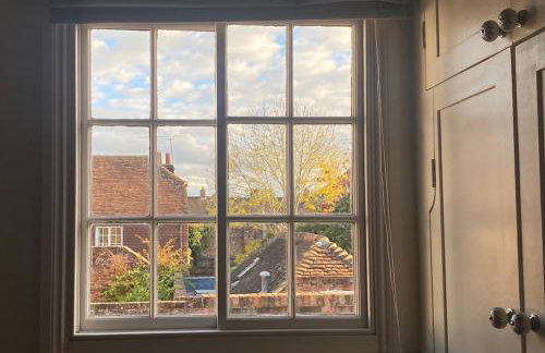 Historic Cottage in Heart of Farnham nr the Castle - Photo 29