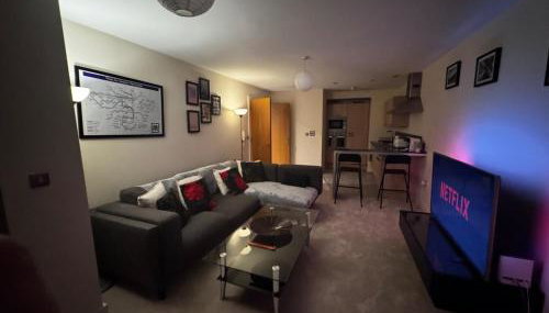 Cosy 2-Bed Modern City Apartment with Balcony - Foto 3