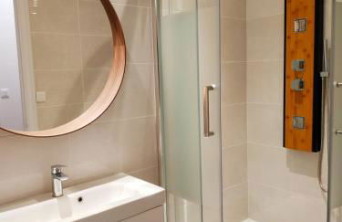 157m2, 4 chambres, 4 salles de bains, 2 WC, 2 parkings en hypercentre - Foto 32