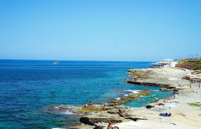 Gorgeous Seaviews From a Stunning Studio - Photo 19