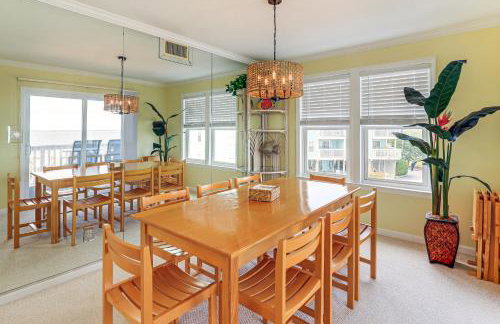 Marina Views, Walk to Beach: Atlantic Beach Condo! - Foto 2
