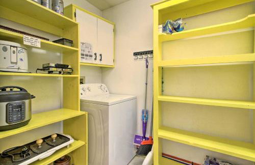 Cozy Home with Hot Tub Half Mi to Salmon River! - Foto 26