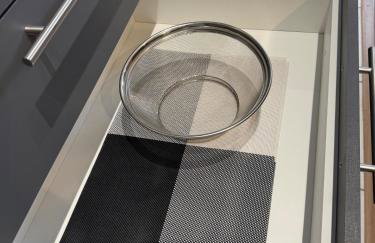 Studio 63 novo, luxuoso e completo com ar condicionado e cama Queen Size - Centro Mogi - Até 4 Pessoas - Foto 75