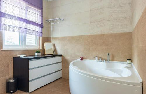 Private holiday house Villa SoulSet with garden and Pool Near Beach in Malinska, Krk - Foto 16