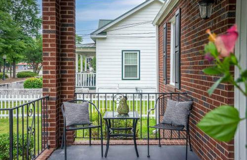 Quaint house, king bed 2min from down town - Photo 8