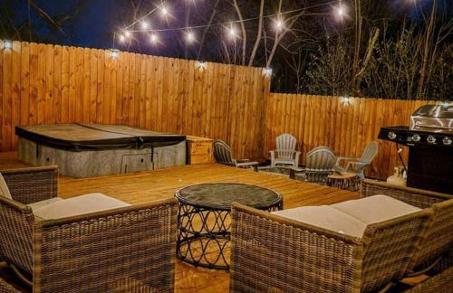 5th St Getaway w Sauna Hot tub Firepit & Game Room - Foto 22
