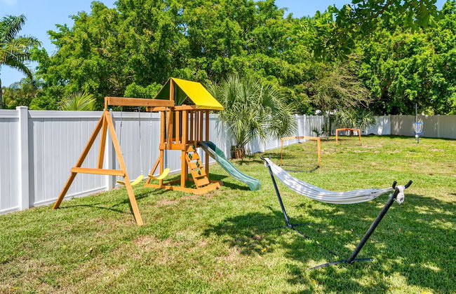 Paradise Haven- Amazing 4BR Oasis With Pool - Foto 28