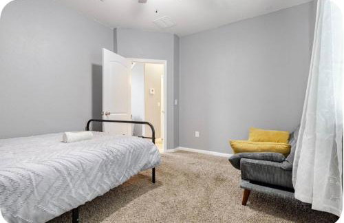 Modern 4BR Retreat, Fast WiFi, Parking, Less than 15 mins from Austin - Foto 37