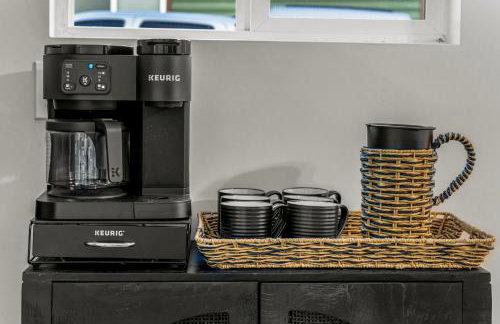 Cozy Riverfront Cabin with Fireplace & Deck - Foto 22