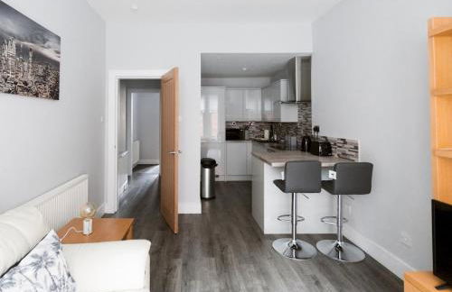 Superb 1Bed Flat in Fabulous West End - Pass the Keys - Foto 10