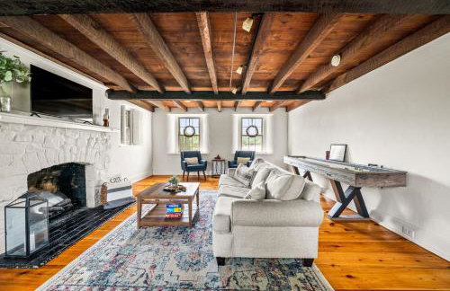 Downingtown Manor - 1900s Farmhouse with Creek Views - Foto 11