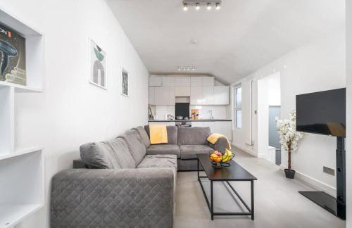 New 3BED Stylish Apartment with Amazing Transport - Foto 16