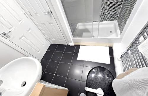 2ndHomeStays- Bilston- Contractors Friendly Townhouse - Foto 22