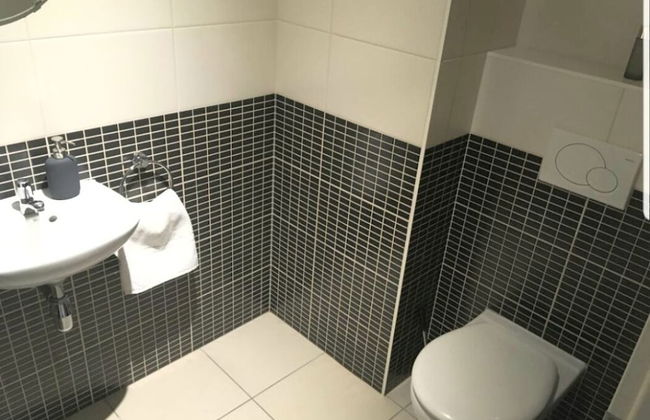 Large Modern Flat 100m2 in City Center - Parking - Foto 9