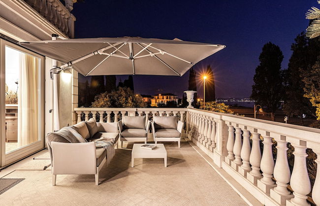 Luxury Lakefront Catullo with pool - Photo 51