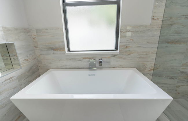 Sparkling new Vanderbilt Beach Luxury Escape - Photo 31