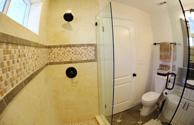 Upscale 6 Bed, 5 Ba, New Pool W/jacuzzi, 1/2 Mile Walk to Disney - Foto 23