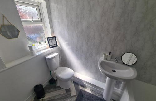 5 bed sleeps 6, 2 miles (7 mins) from city centre - Foto 6