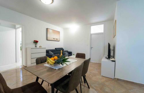 Holiday home “MARKO” with heated pool! - Photo 13
