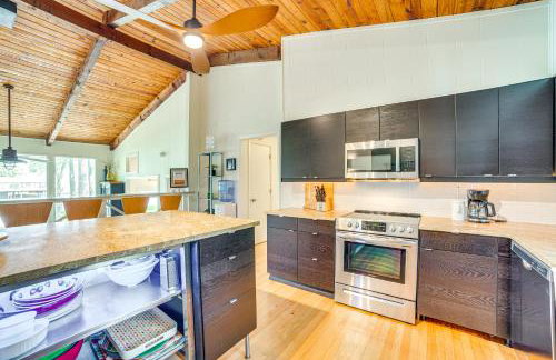 Live Lake Life! Enchanted Oaks Gem with Private Dock - Foto 11