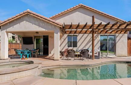 Desert Oasis w Pool Spa BBQ Outdoor Dining Under the Palms Calle Tolosa by AvantStay - Foto 33