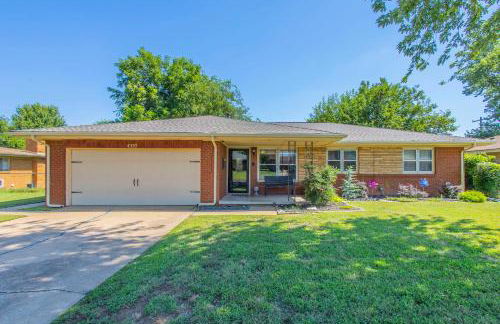 Spacious Home - Pet Friendly with Fenced Backyard - Foto 1