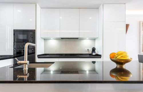 BEACHFRONT -- NEW LUXURY Apartment -- 1ª Linea Playa -- Fuengirola CITY CENTER -- Private PARKING -- Panoramic Sea Views -- - Photo 31