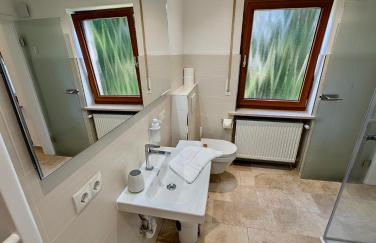 Gästehaus Philipp im Herzen des Fichtelgebirges - 5 Ferienwohnungen, großes Grundstück, Wald und Wiese, Wohnung mit privater Sauna, kostenfreie Parkplätze, WLAN - Foto 17