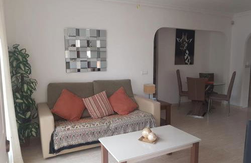 2-Bed Sleeps 4 Swimming Pool Hot Tub - Foto 4