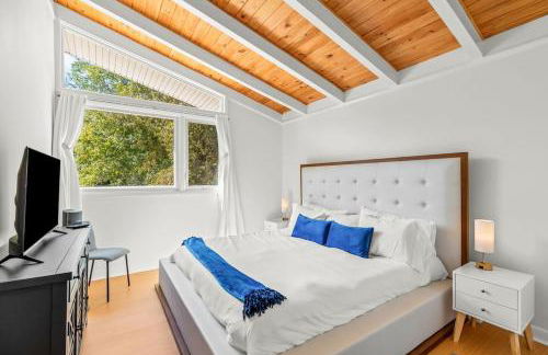 Upscale Modern Home with perfect triad location - Photo 22