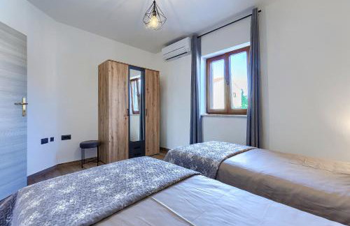 Villa Solis - new private pool villa, 4 bedrooms, near Pula & beaches - Foto 35