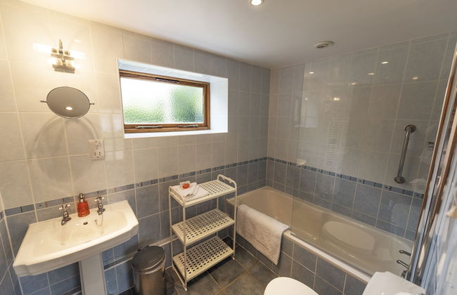 Whitley Coach House - Photo 33