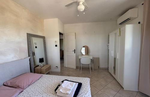 Villa Soleil Piscine Jacuzzi Pétanque Espace bbq billard et salons extérieurs - Foto 36