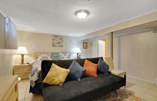 Super Cute & Cool Home with 65Inch TV 2Baths 4 Bedrooms 2King Beds BBQ Grill Fenced Backyard - Foto 60