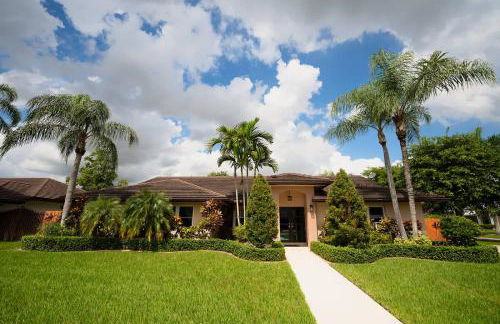 Poolside Miami Paradise with BBQ & Outdoor Lounge - Foto 9