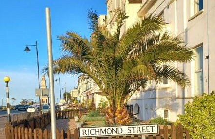 Richmond Cottage - Brand New 4BR Holiday Home, just 3 minutes from the beach with Pool Table and Free Parking - Foto 3