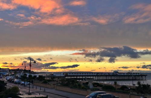 Bay escape beach apartment steps from the sea - Foto 37