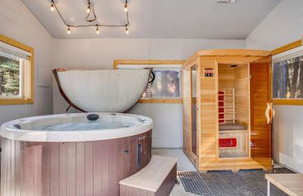 Hot Tub Sauna Game Room Modern 5BDR Family Cabin Homewood by AvantStay - Foto 27