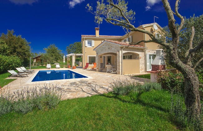 Peaceful Villa in Sveti Lovrec With Swimming Pool - Foto 10