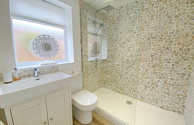 Captivating 2-bed Cottage in Roker Sunderland - Photo 14