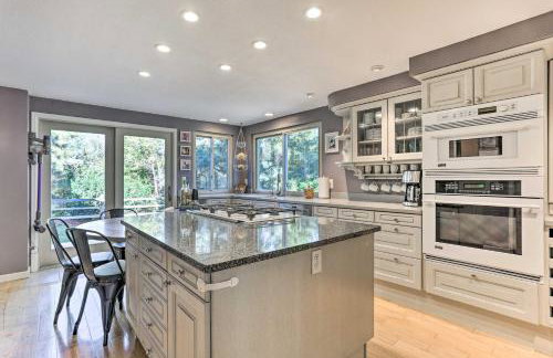 Near Shops & Eats! Centennial Home w/ Sunroom - Foto 13