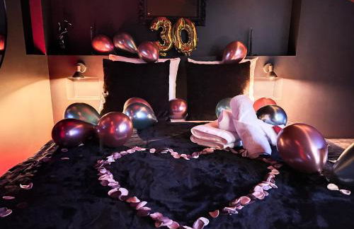 Suite Rouge baiser avec Jacuzzi privatif - LoveRoom Insolite - Foto 14