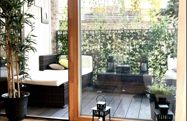 Notting Hill 2-bed Apt With Balcony, 1 min to Tube - Photo 1