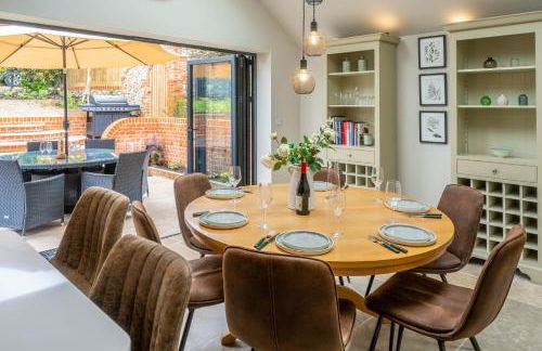 Knyvetts sleeps 6, 3 double beds, pretty garden - Foto 12