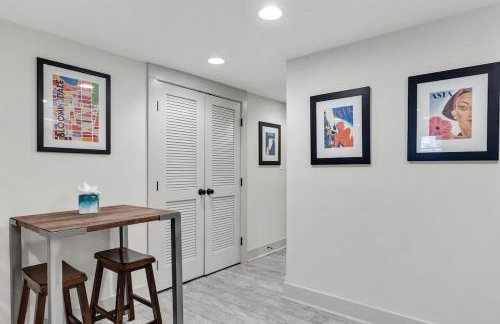 Classy Central DC Bloomingdale 1-BR Getaway - Foto 9