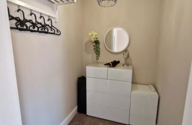 Stylish and Modern 7 Bedroom house near Brecon Beacons - Photo 14